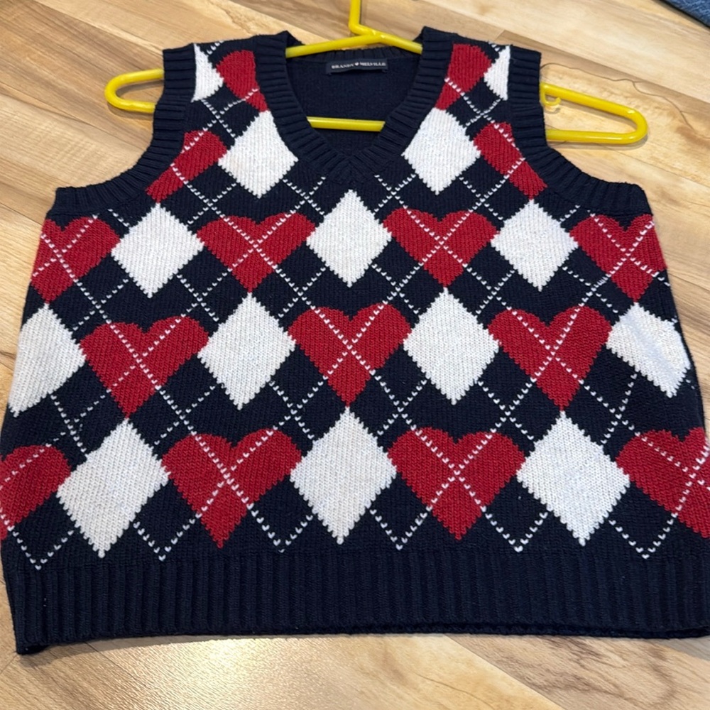 BRANDY MELVILLE HEART ARGILE SWEATER VEST